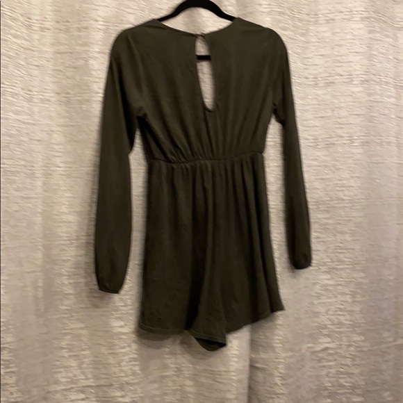 Charlotte Russe romper - Picture 4 of 4